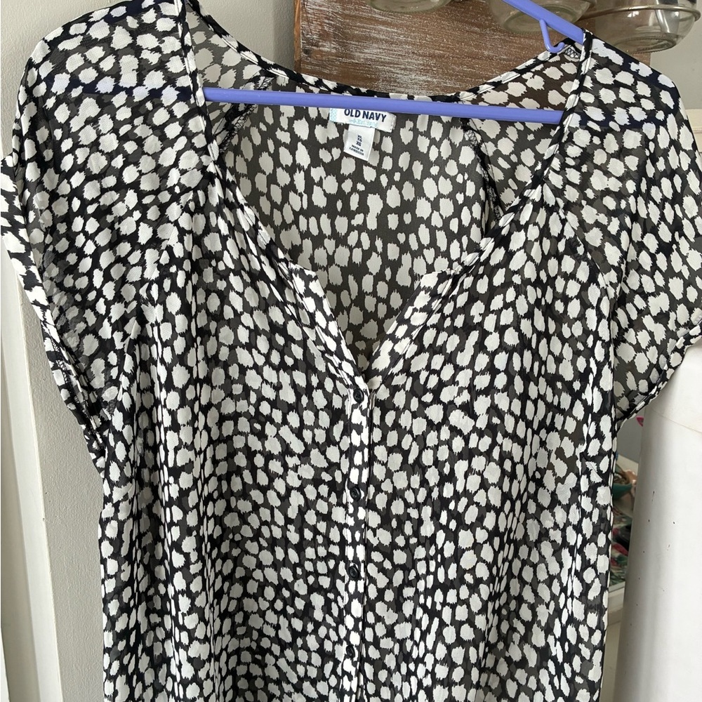 Old Navy Black and White Patterned Blouse